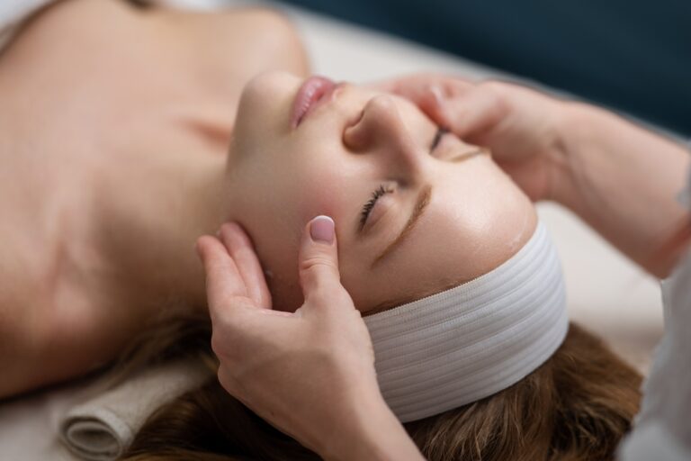 Woman,With,Facial,Mask.,Cosmetic,Procedure.,Beauty,Spa,And,Cosmetology.